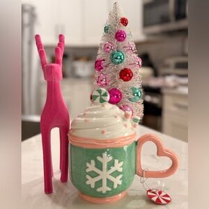 Festive Holiday Mug with Snowflake Design and Lid- large 20oz